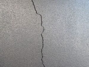 外壁ひび割れ
